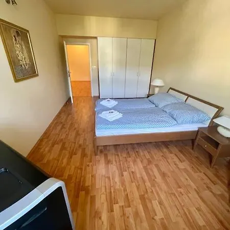 Huge Two Floor On The Park Colonnade With Free Parking For One Car, 160 Sqm Апартаменты Карловы Вары