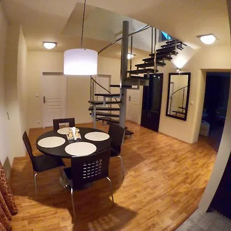 Huge Two Floor On The Park Colonnade With Free Parking For One Car, 160 Sqm Апартаменты