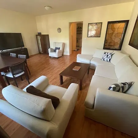 Апартаменты Huge Two Floor On The Park Colonnade With Free Parking For One Car, 160 Sqm