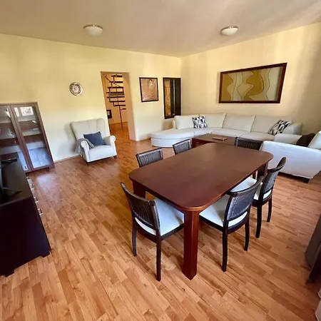 Апартаменты Huge Two Floor On The Park Colonnade With Free Parking For One Car, 160 Sqm *