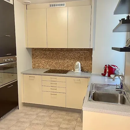 Huge Two Floor On The Park Colonnade With Free Parking For One Car, 160 Sqm Апартаменты *